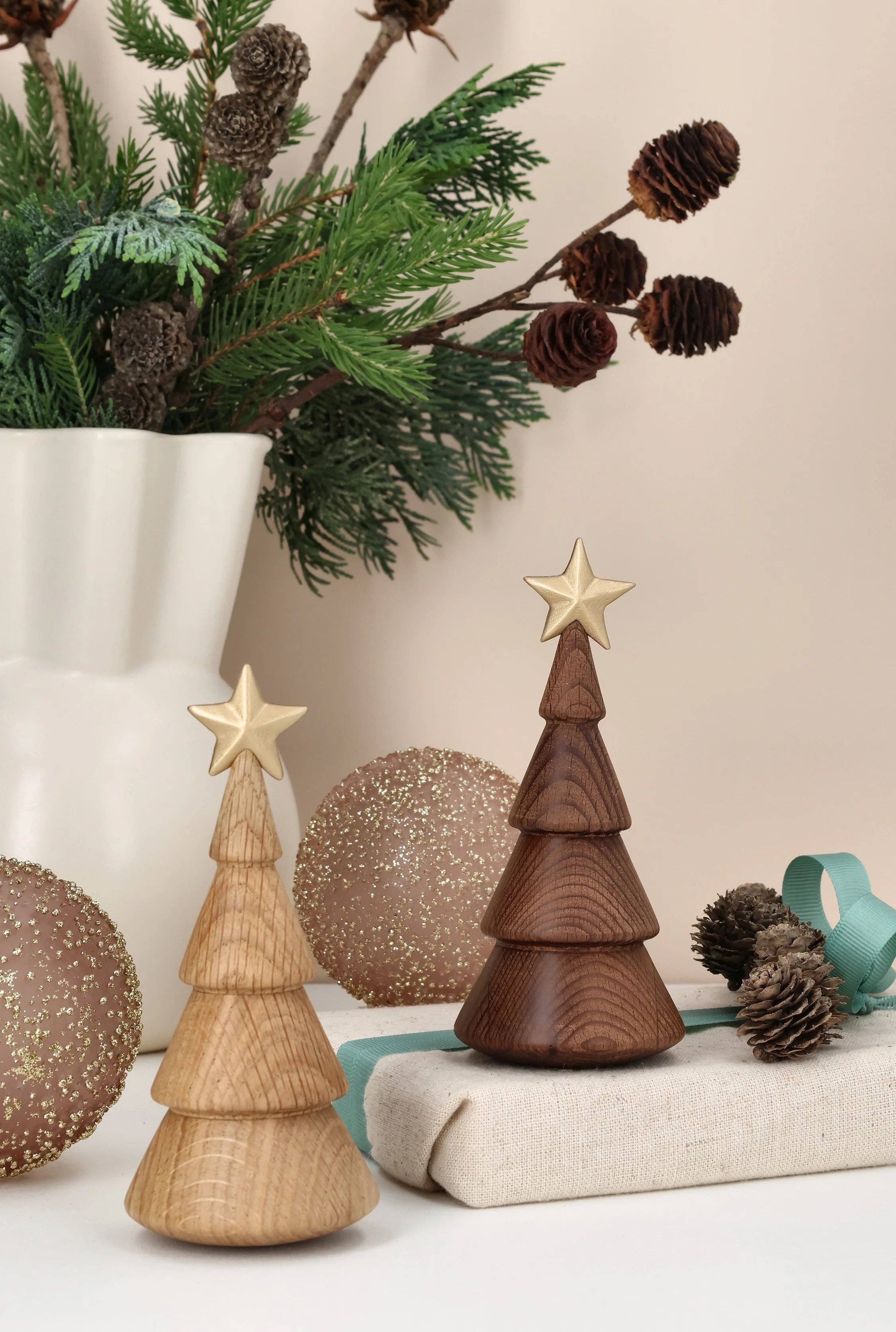 The Christmas Tree, oak, gold star