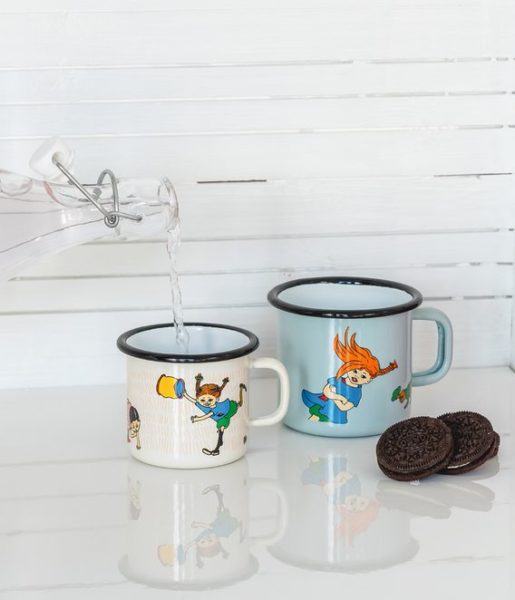 Enamel mug 3,7dl Här kommer Pippi / The Strongest Girl in the World