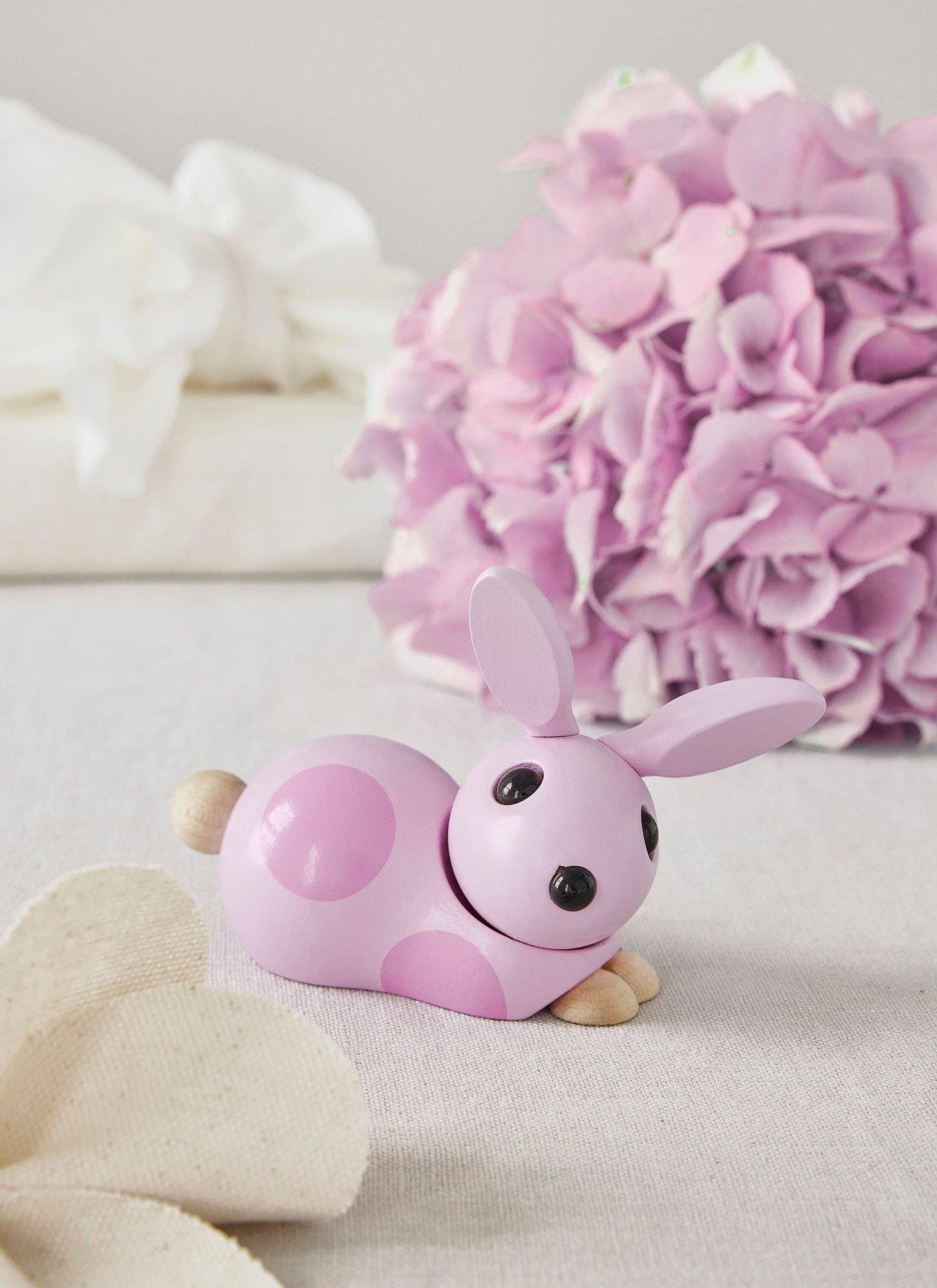 Break, pink rabbit / bunny