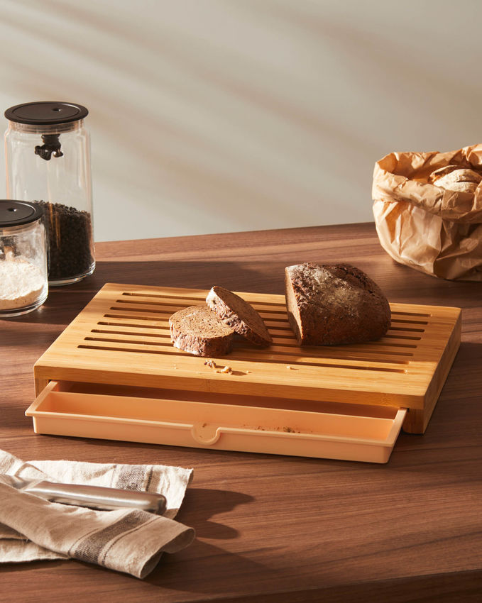GAG02 Sbriciola Bread board in bamboo wood with crumb catcher