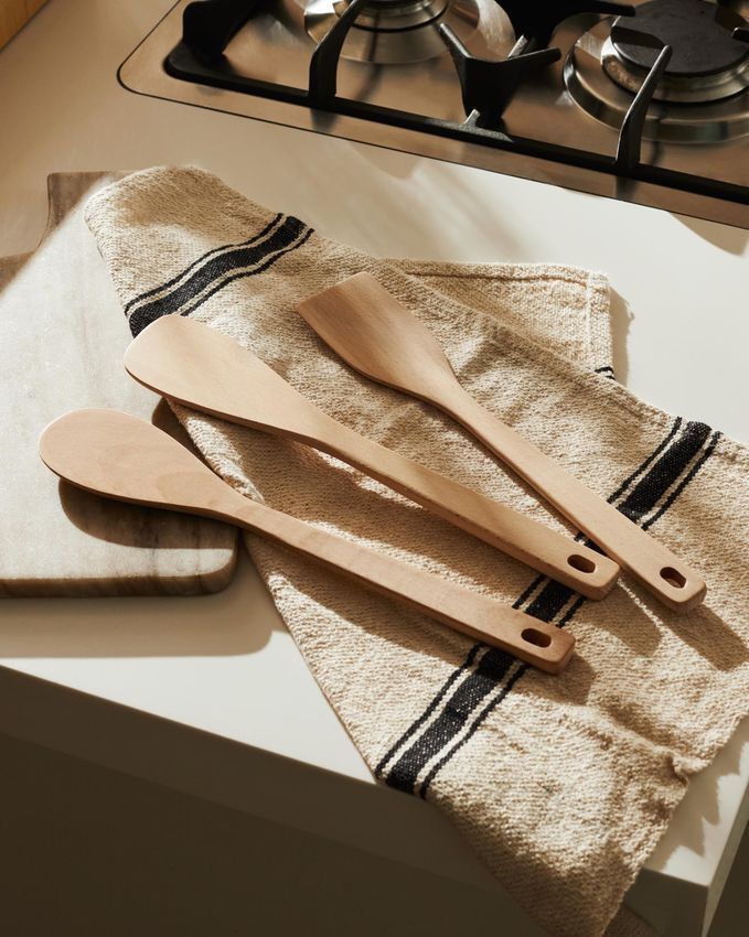 AJM27SET Kitchen Tools in wood.