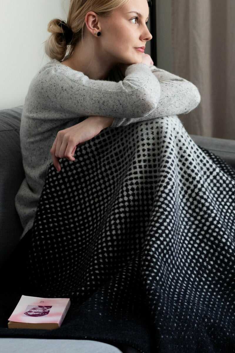 Blanket wool 150x200cm - JUHANNUS white-black