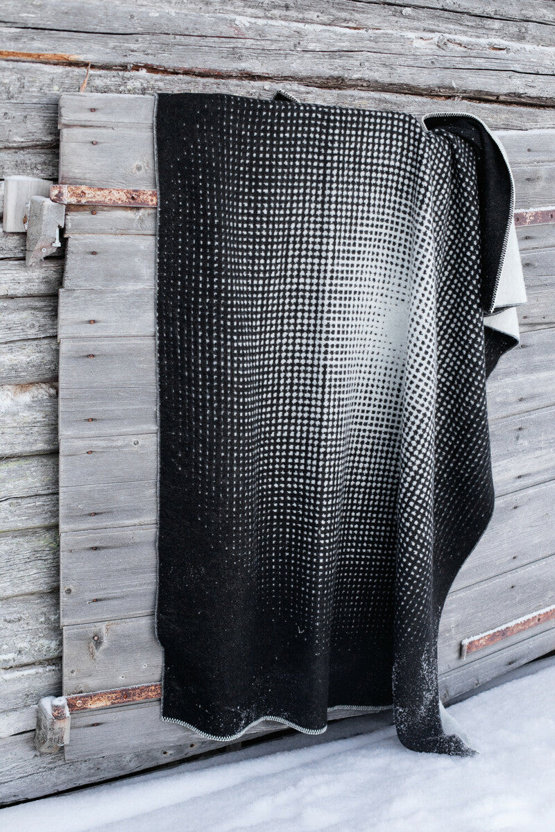 Blanket wool 150x200cm - JUHANNUS white-black