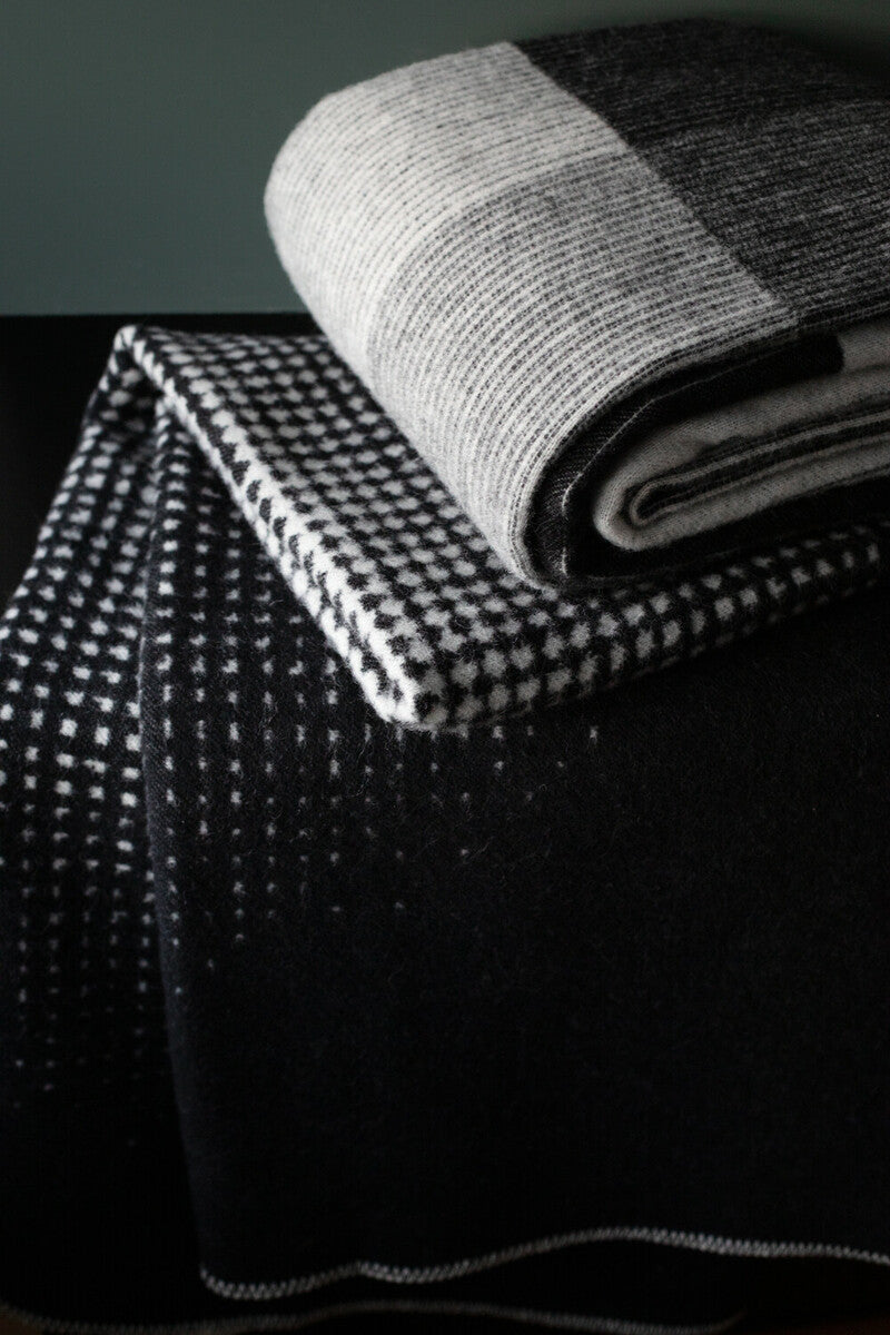 Blanket wool 150x200cm - JUHANNUS white-black