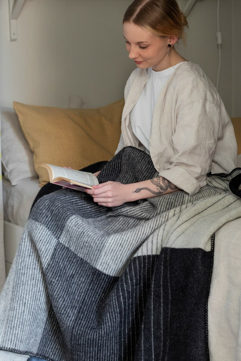 KAAMOS blanket 150x200cm 9/white-black