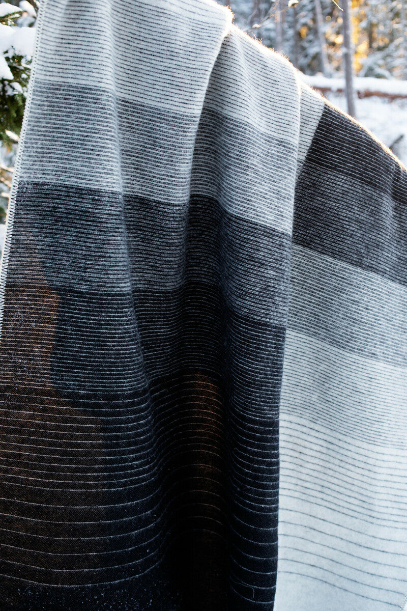 KAAMOS blanket 150x200cm 9/white-black