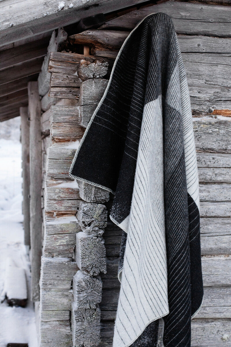 KAAMOS blanket 150x200cm 9/white-black