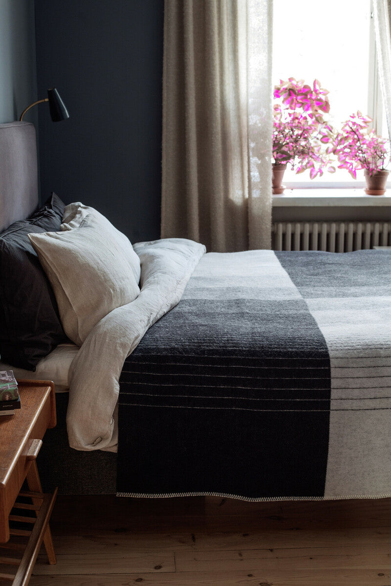 KAAMOS blanket 150x200cm 9/white-black