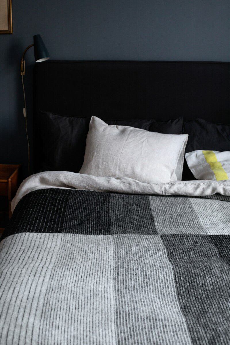 KAAMOS blanket 150x200cm 9/white-black
