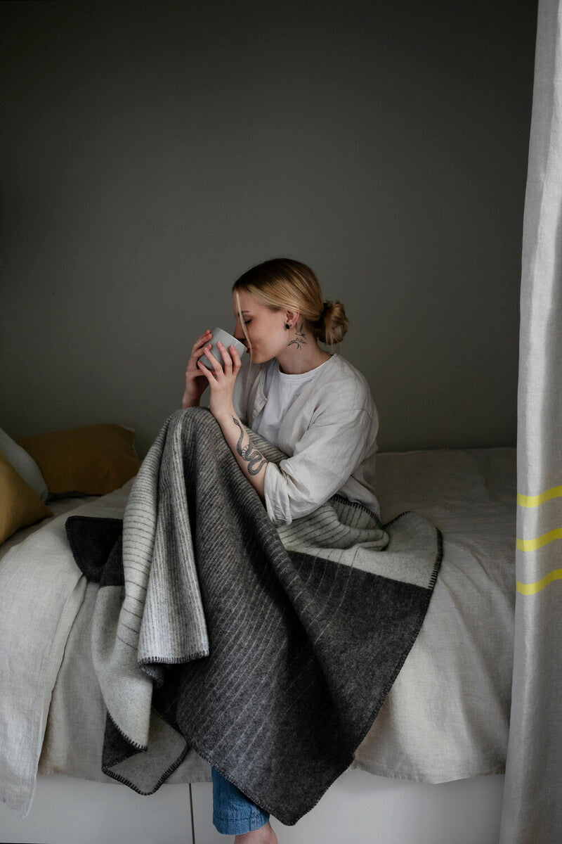 KAAMOS blanket 150x200cm 9/white-black