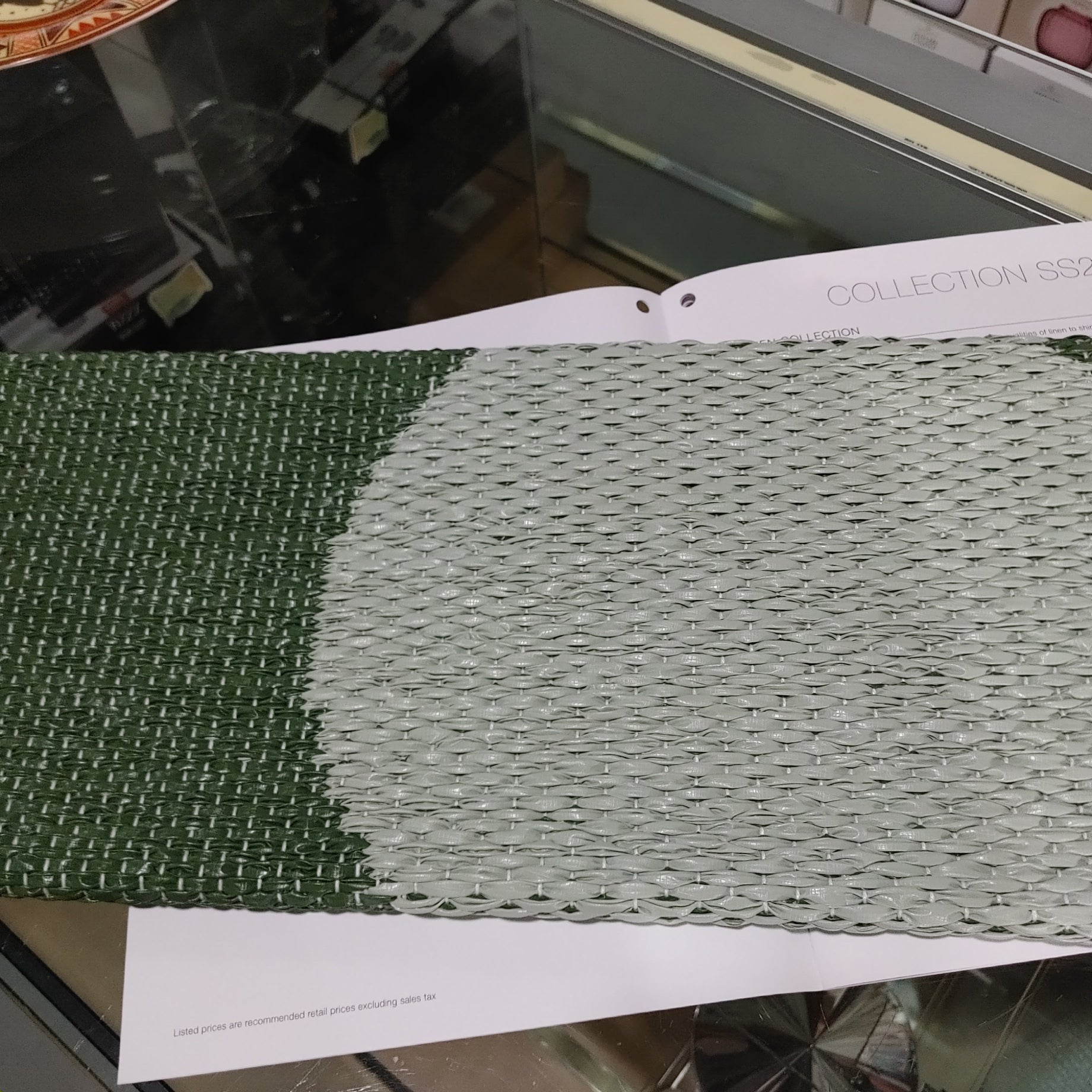 70x50cm  /  2.25x1.75ft VERA POP LEAF/MISTY MINT