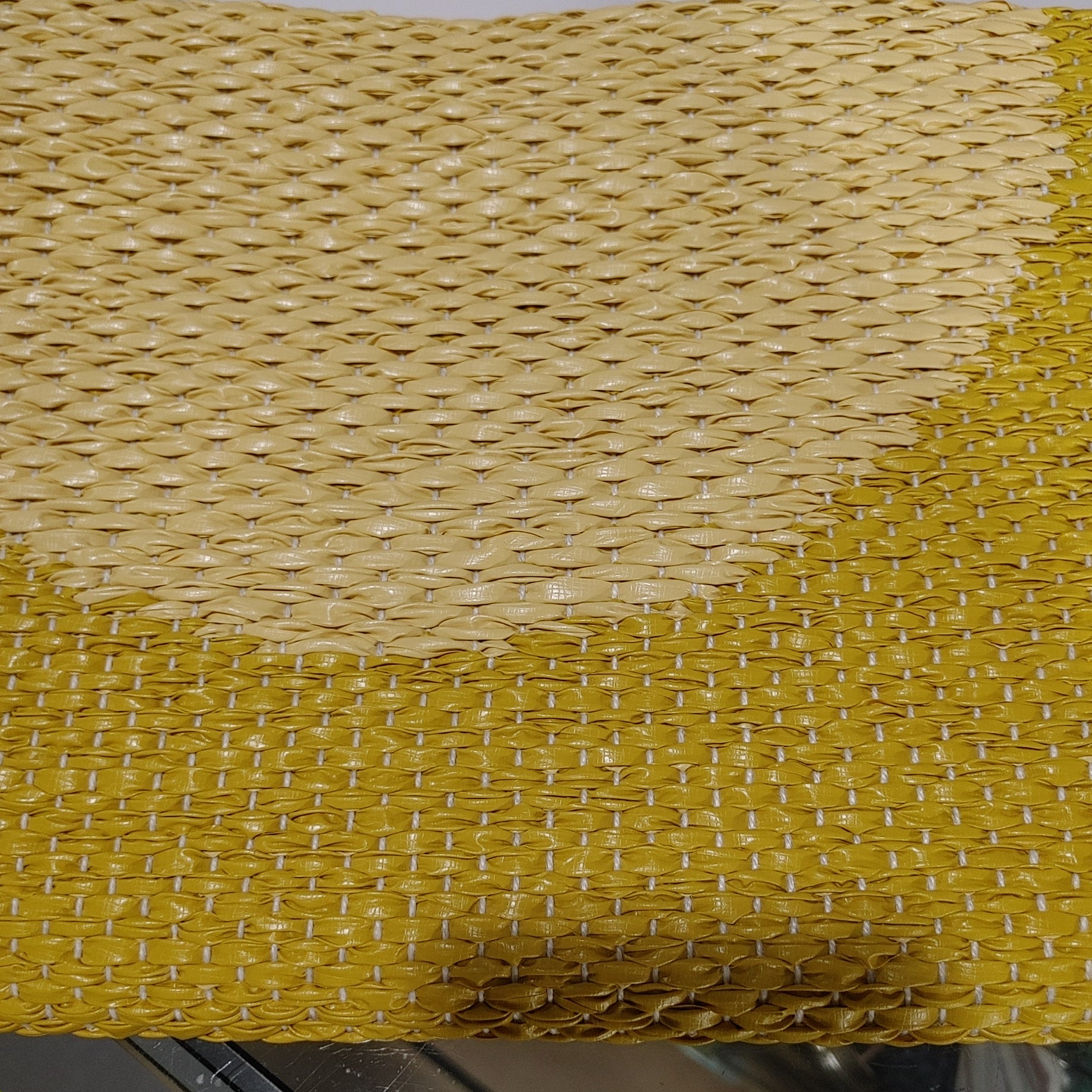 70x120 cm/2¼'x4'  VERA POP MUSTARD/PALE YELLOW