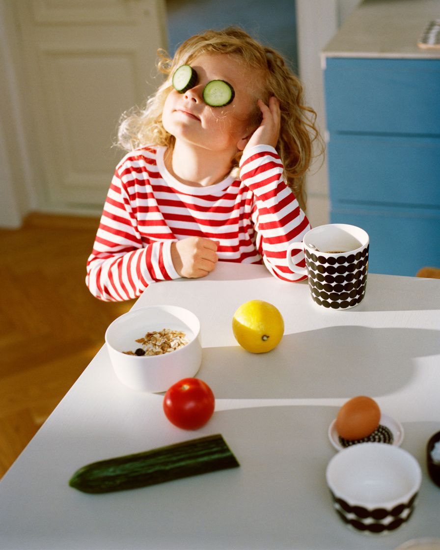 Oiva / Räsymatto mug 4 dl White / black  067497 190