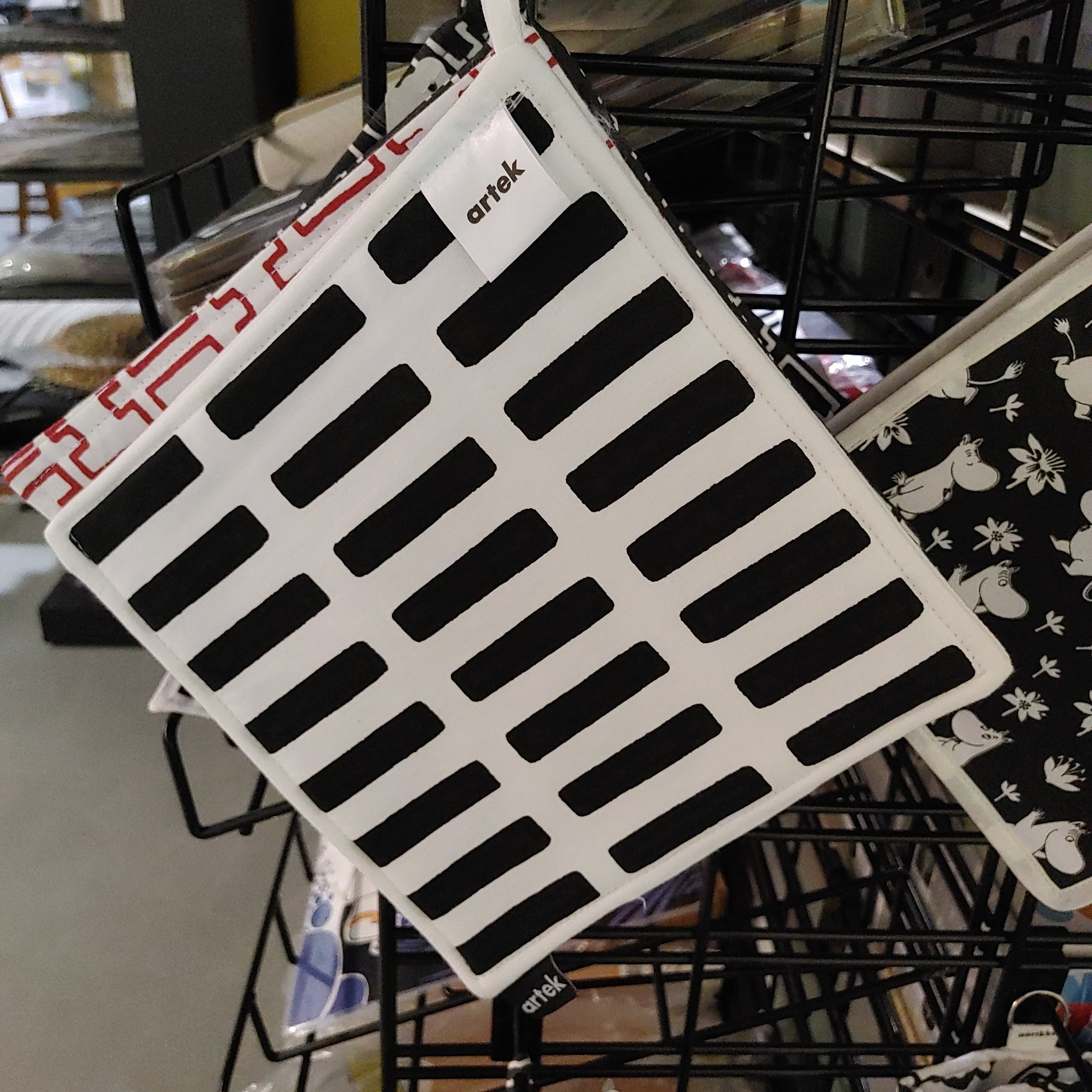 Pot holder Artek seina black white