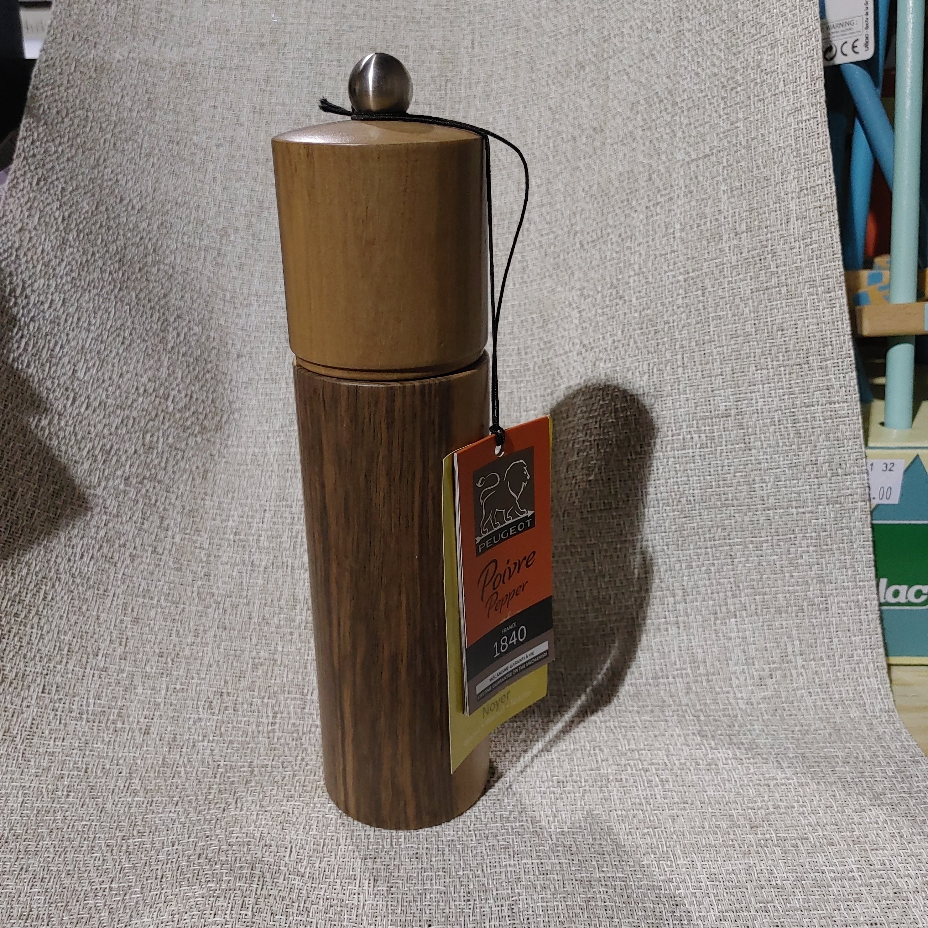 Châtel Pepper mill in walnut wood 21 cm - 8in.