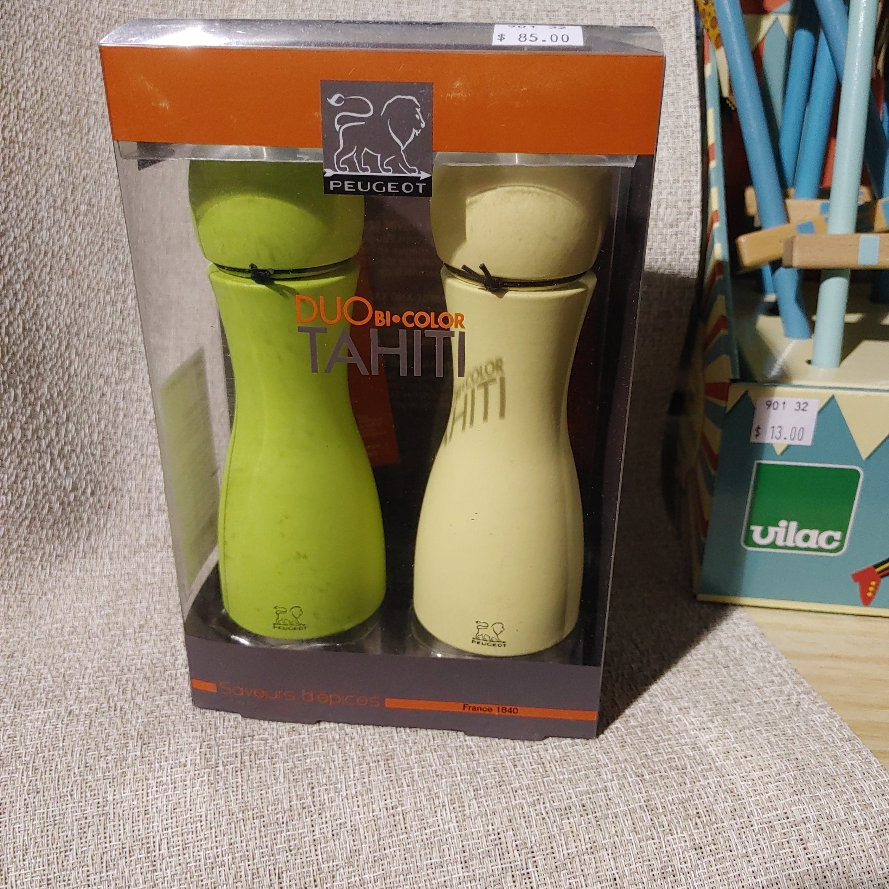 Tahiti Manual salt and pepper mill duo, beech wood,  Lime and lemon, 15 cm