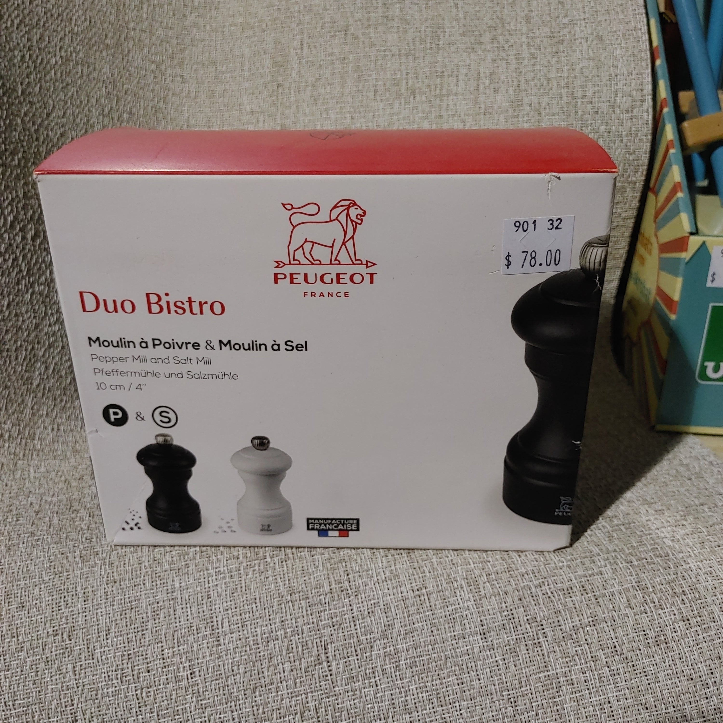 Bistro Duo of manual salt and pepper mills, beech wood, black and white, 10 cm