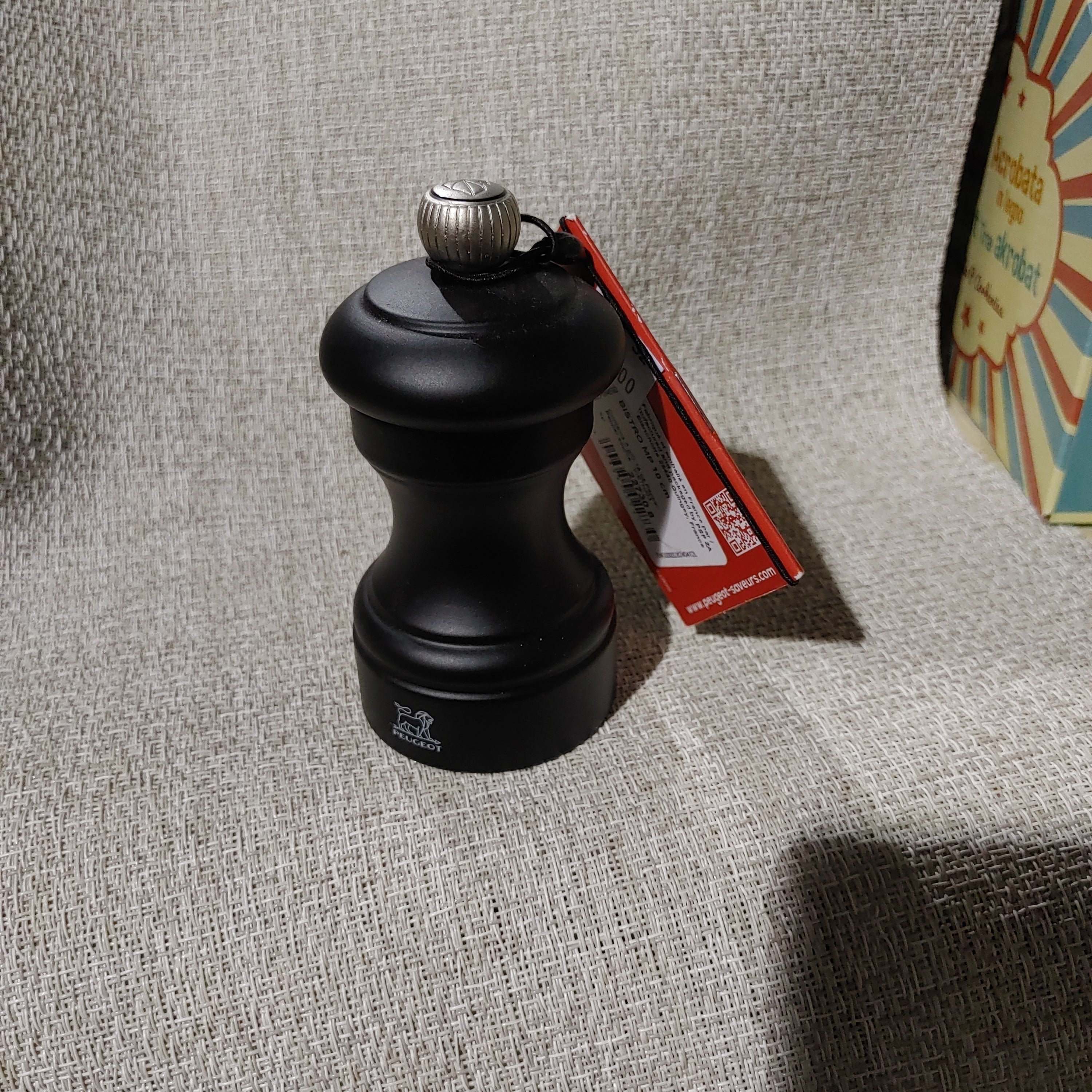 Bistro Manual pepper mill, beech wood, matte black finish, 10 cm