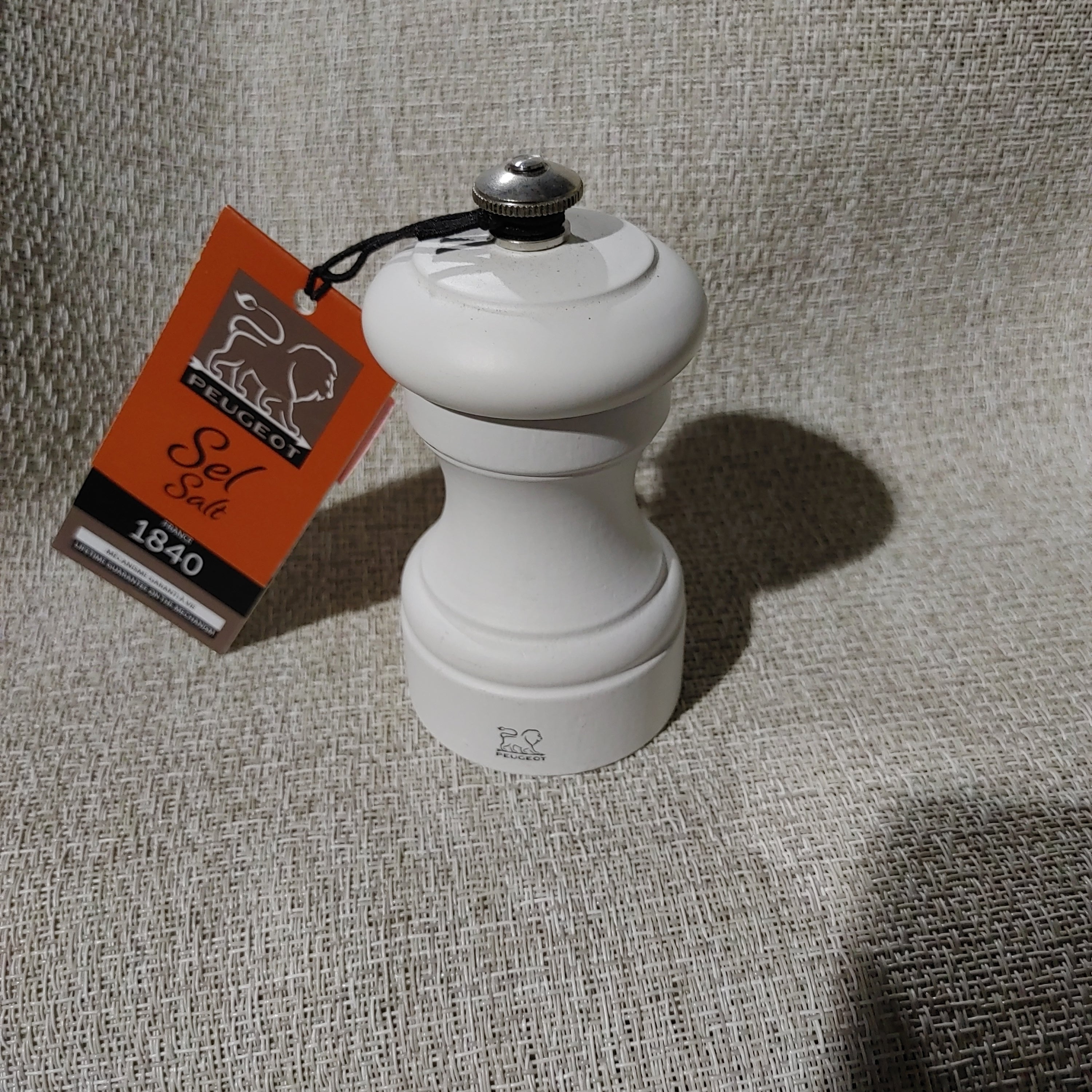 Bistro Manual salt mill, beech wood with matte white finish, 10 cm