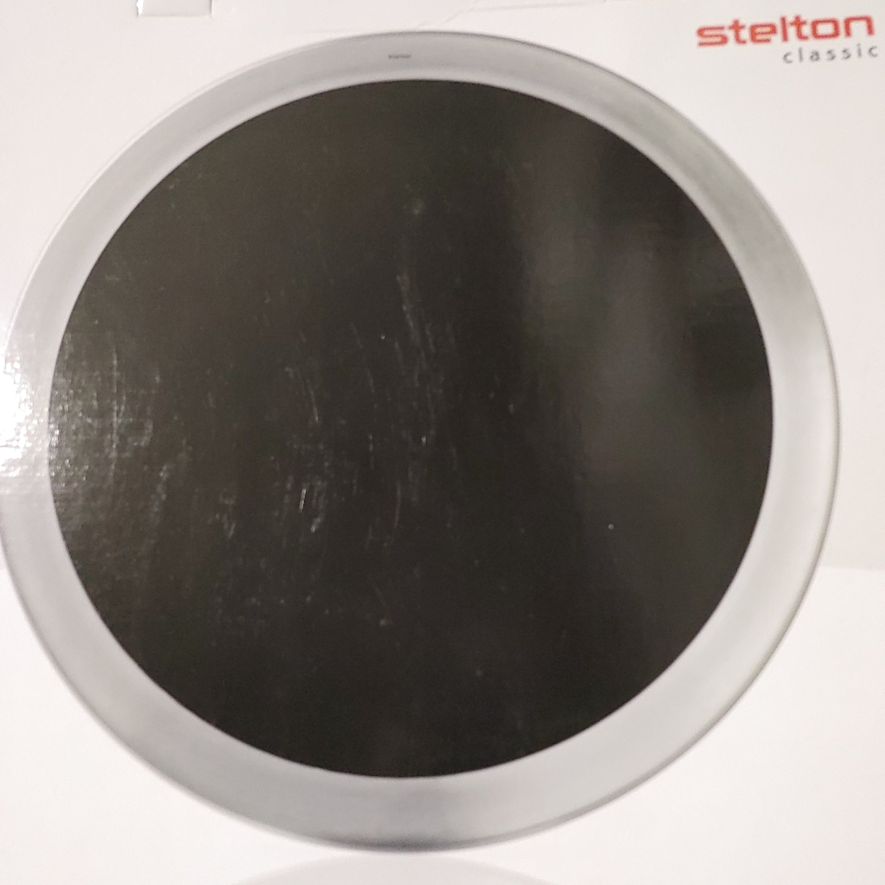 Elegant serving tray with non-slip coating*