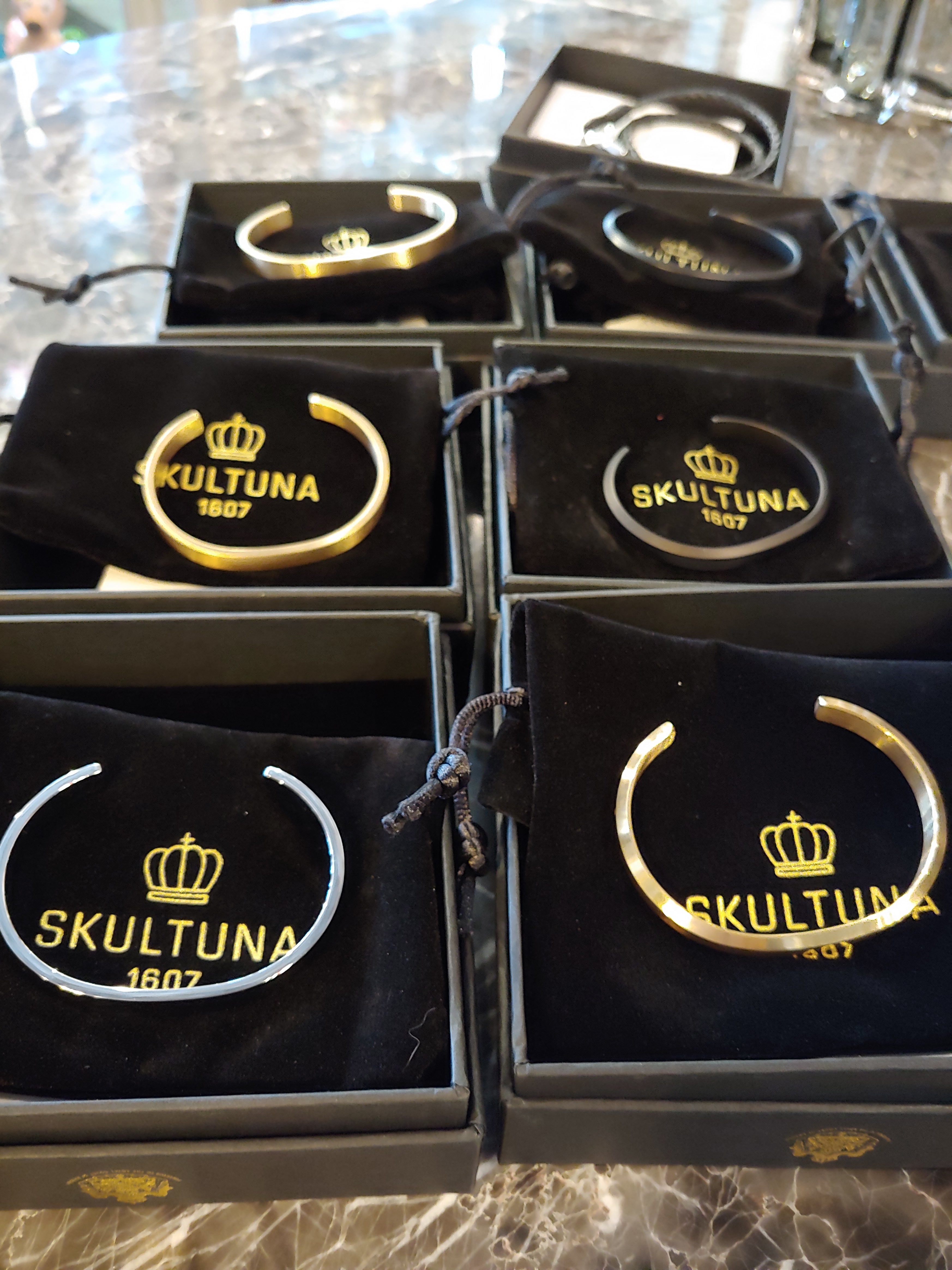 SKULTUNA The Key Leather Bracelet Steel - black