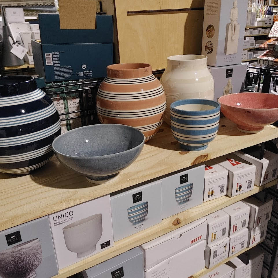 Kähler Omaggio Vase H20 H: 7.9" Ø: 6.3" Mother of Pearl