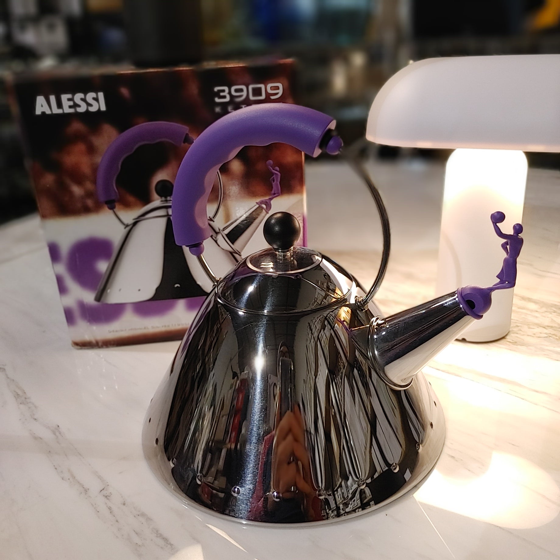 9093 VA 3909 Kettle handle Purple. Limited edition