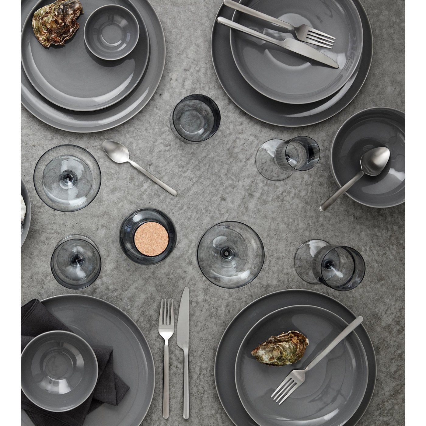 FUUM Set of 4 Champagne Saucers smoke