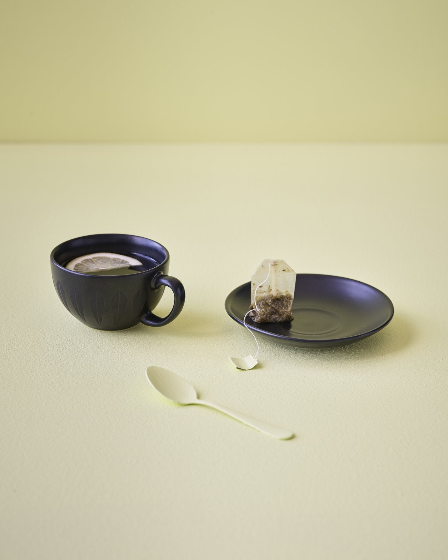 LOTUS I TEACUP black on black