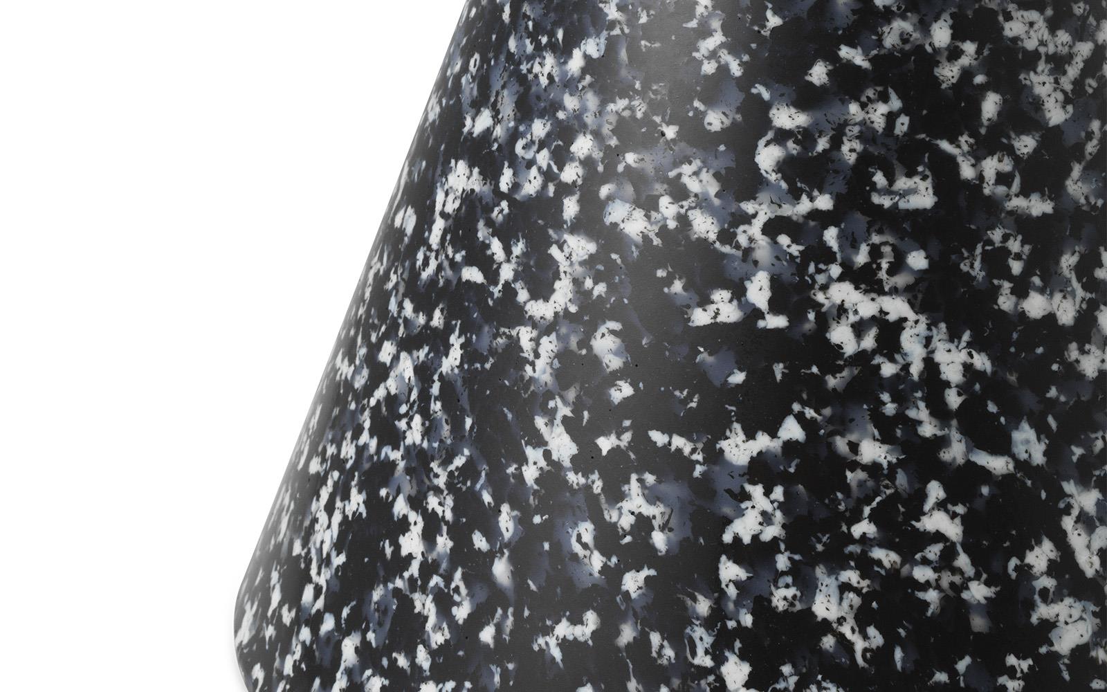 Bit Stool Cone Black / White