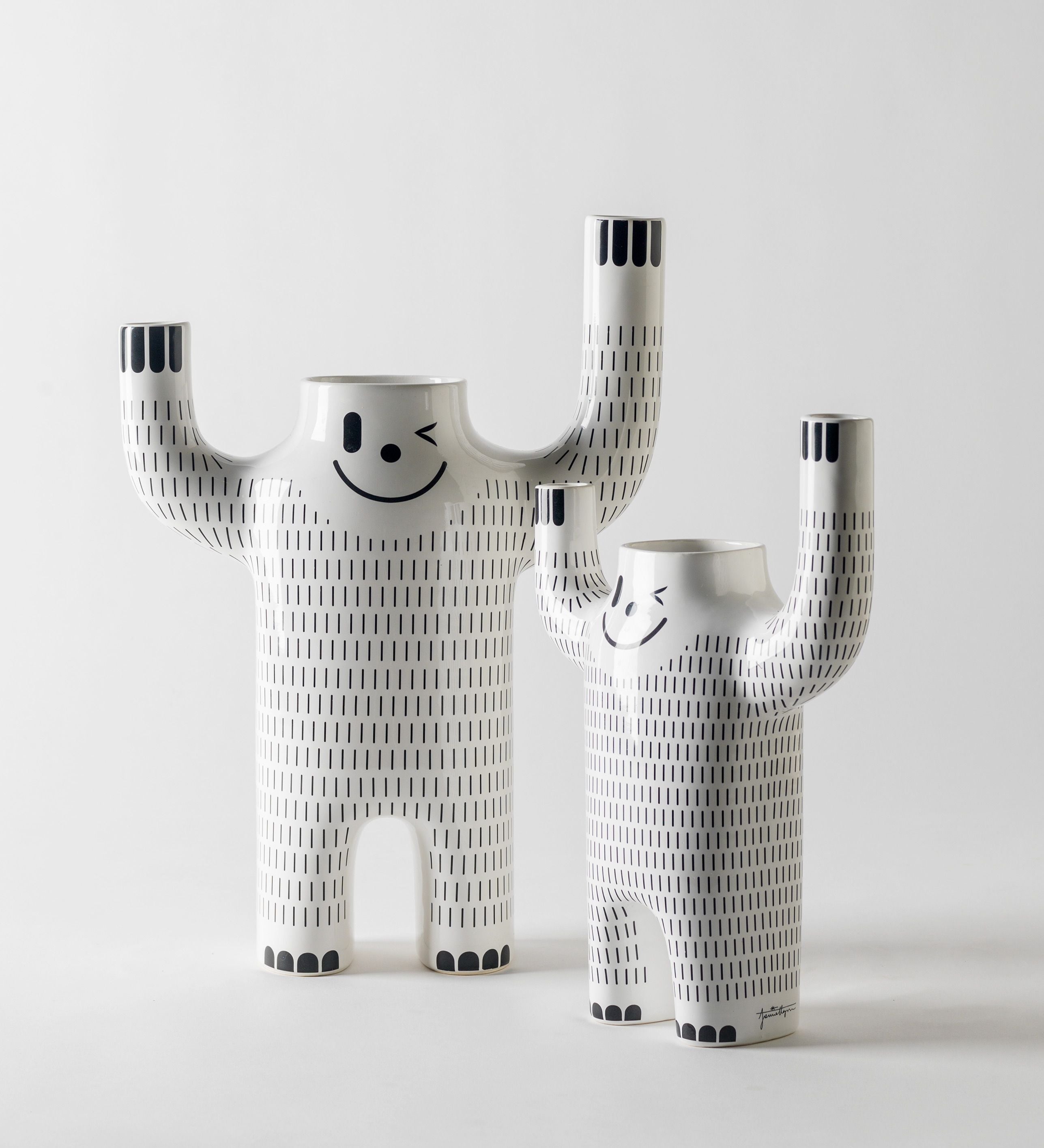 HAPPY YETI VASES