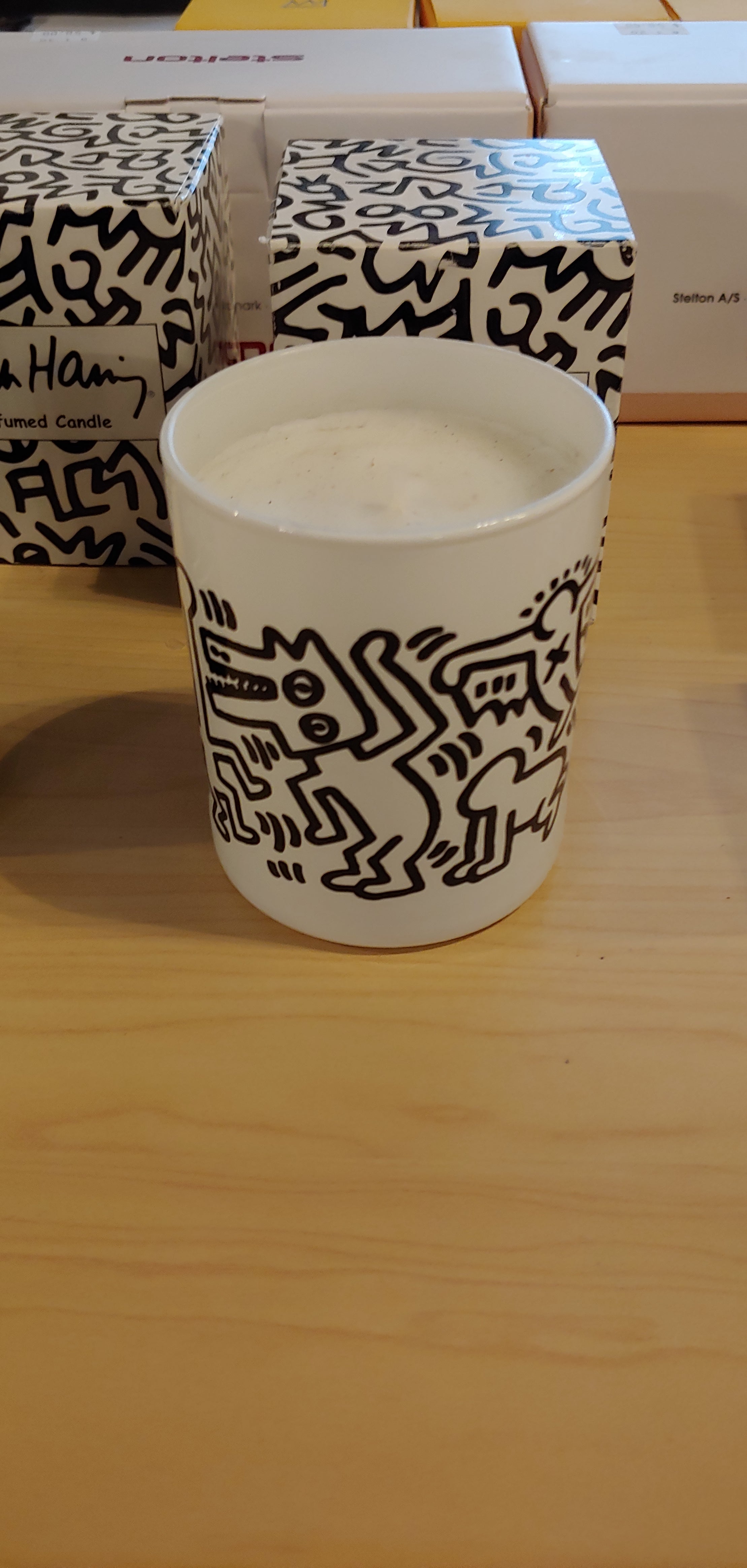 Keith Haring White and black scented candle
