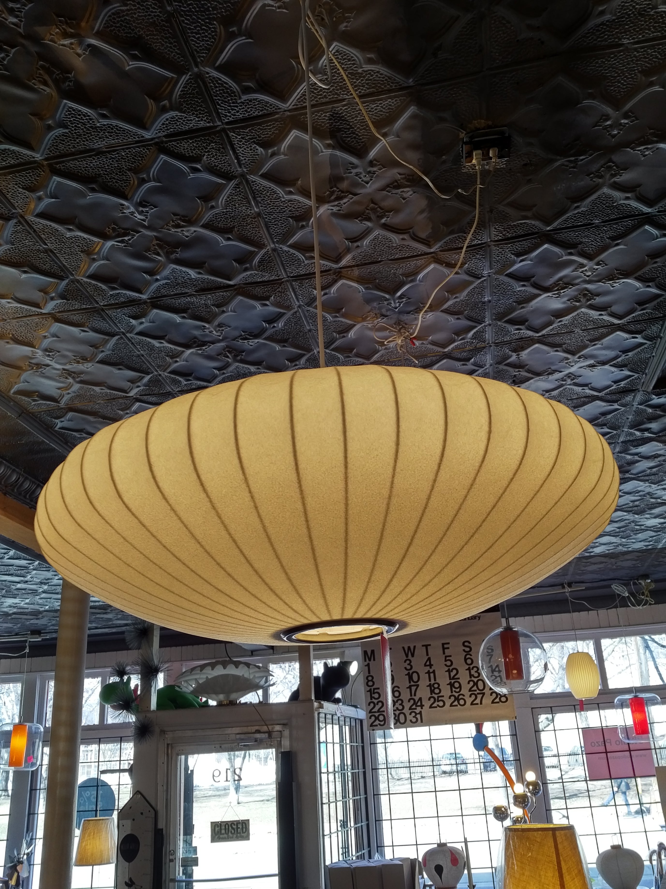 Cocoon bubble lamp 25" saucer