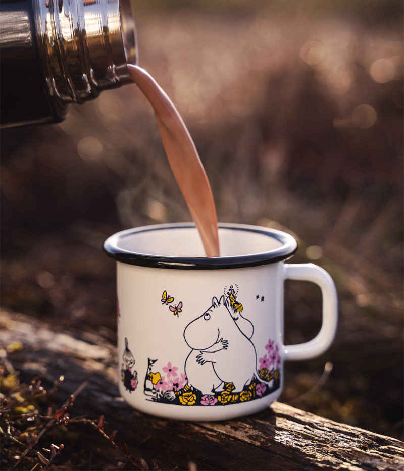 Moomin enamel mug 2,5dl Hug