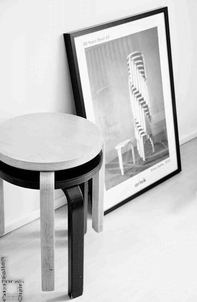 Artek Alvar Aalto stool 60 Birch black linoleum seat