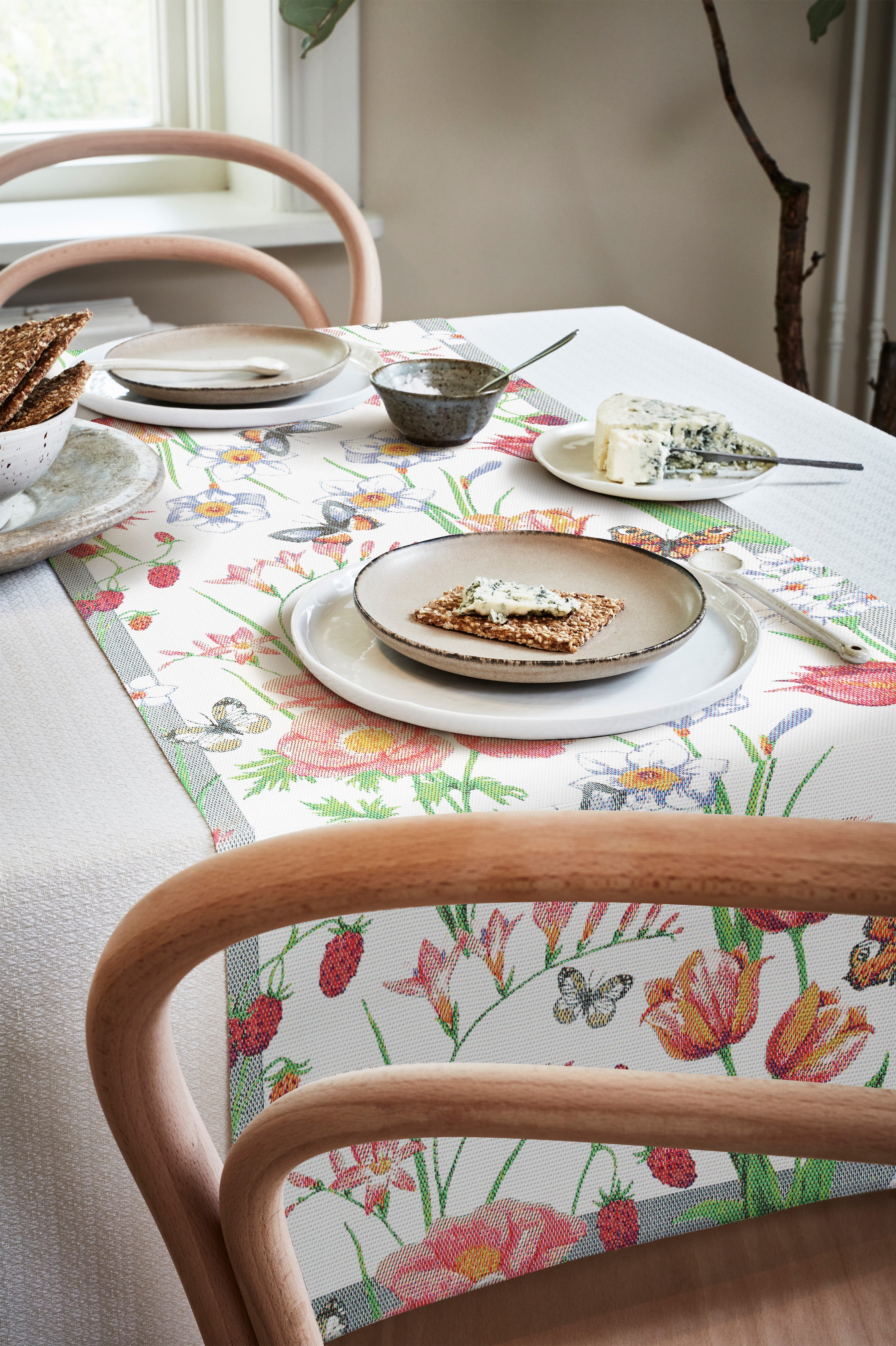 Table runner l 35x120 cm VÅRFRÖJD / Spring Joy