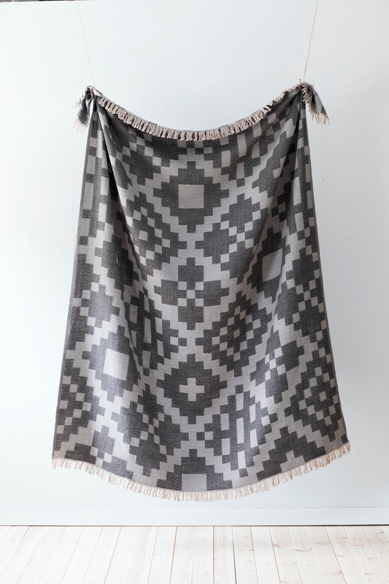 HUVILA blanket (beige-grey-black, 150 x 170 cm + fringes)