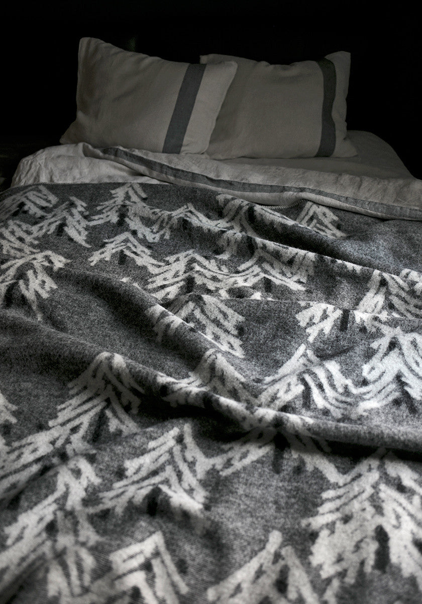 Kuusi blanket 130x200cm ( two colours)