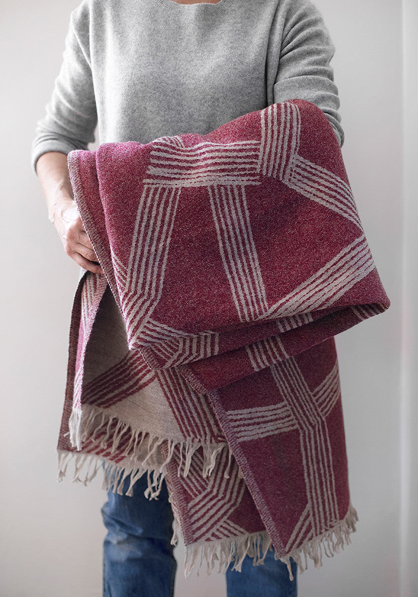 HIMMELI blanket (wool, 140 x 180 cm + fringe) bordeaux *