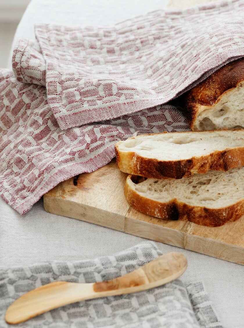 MAUSTE towel (linen-bordeaux, 48 x 70 cm) *