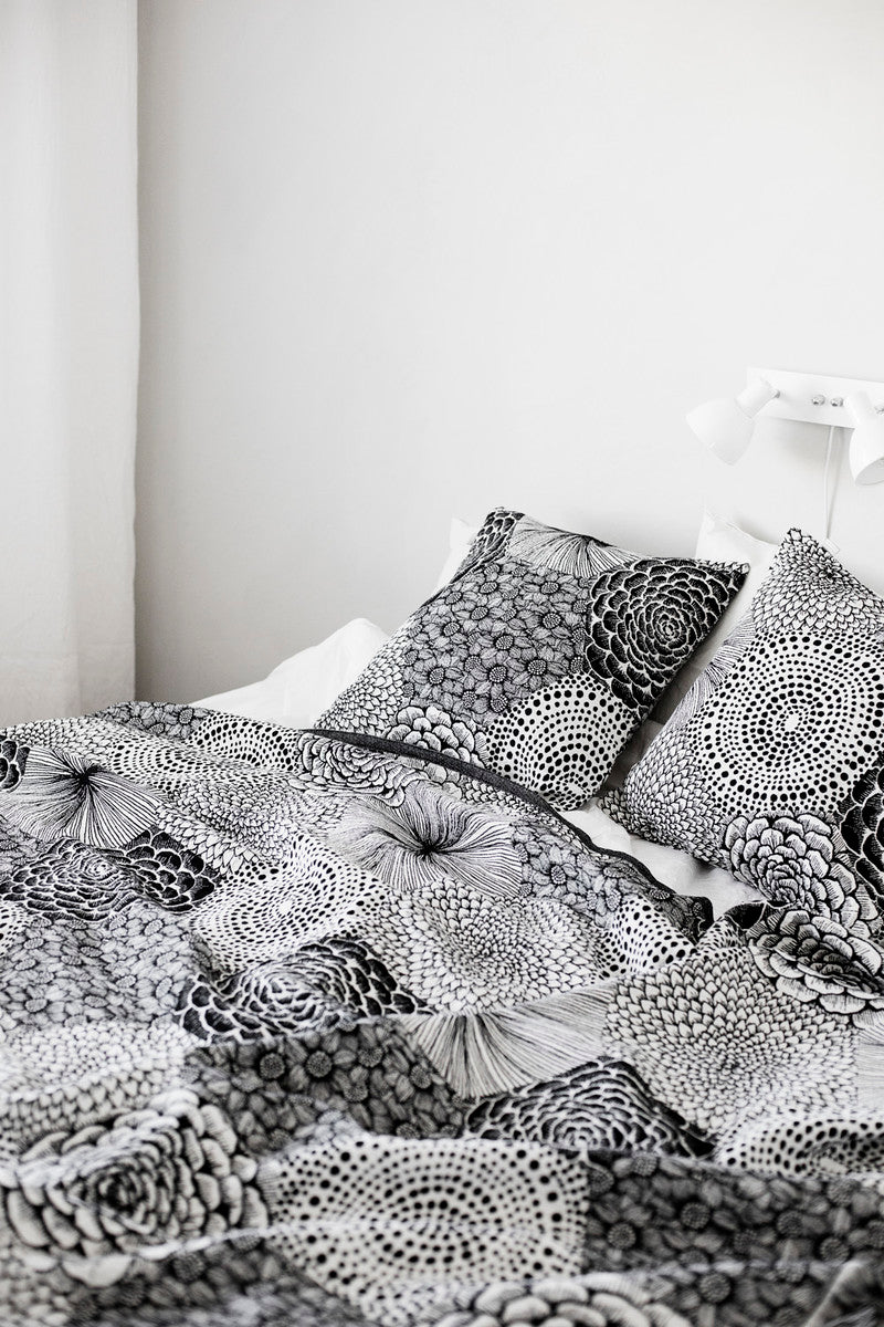 RUUT blanket/tablecloth (white-black, 140 x 240 cm + fringes)