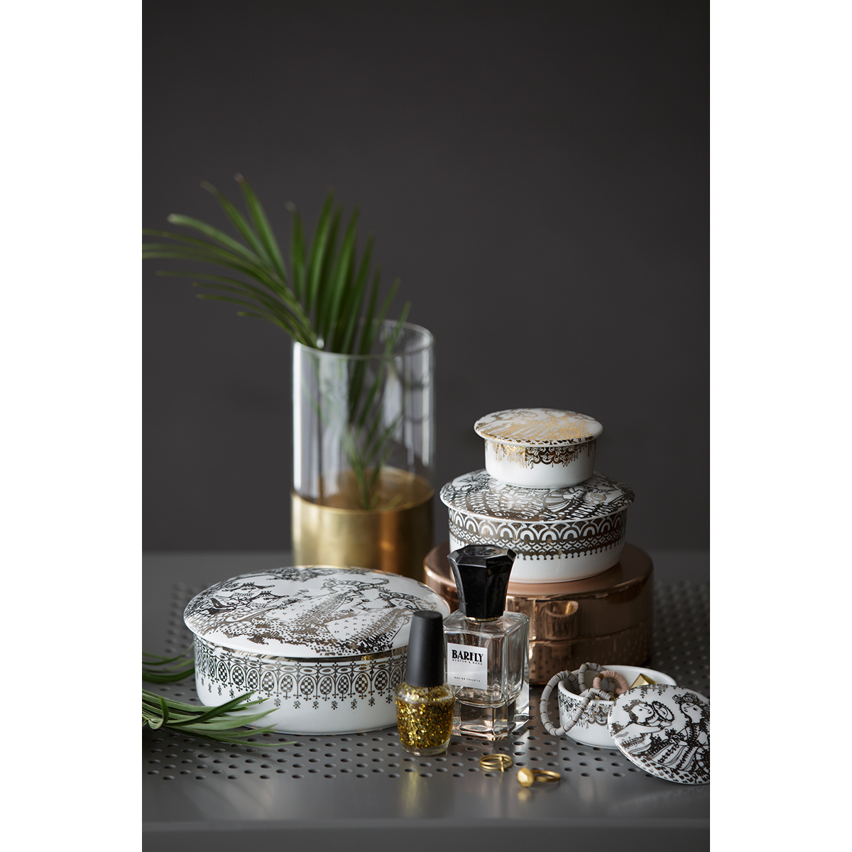 Bjørn Wiinblad Mascarade  Jar with lid Silver, Ø 16 cm